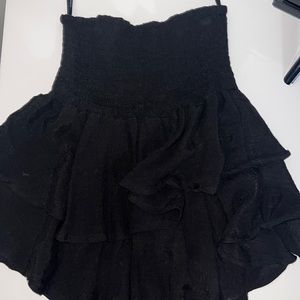 cute black skirt!!